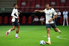 着巨大优势 着巨大优势